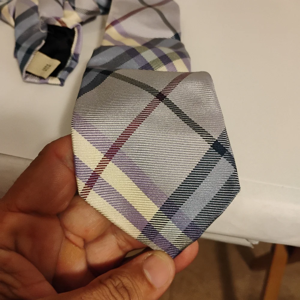 Burberry Mens Iconic Nova Check Skinny Tie 100% Silk - Picture 11 of 13